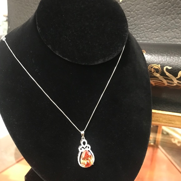 NEW beautiful crystal necklace ⭐️⭐️⭐️⭐️ - Picture 3 of 5